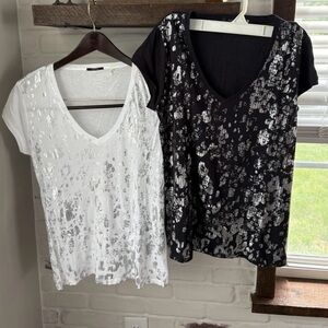 TAHARI Set Of 2 V-Neck Tops Woman Black/White Silver Splash Size Medium Peru